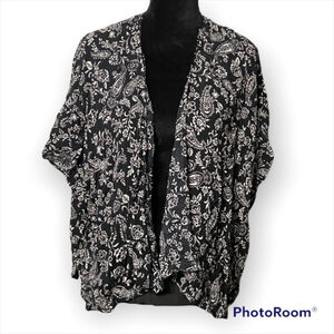 FOREVER 21 Paisley Back White Kimono Small